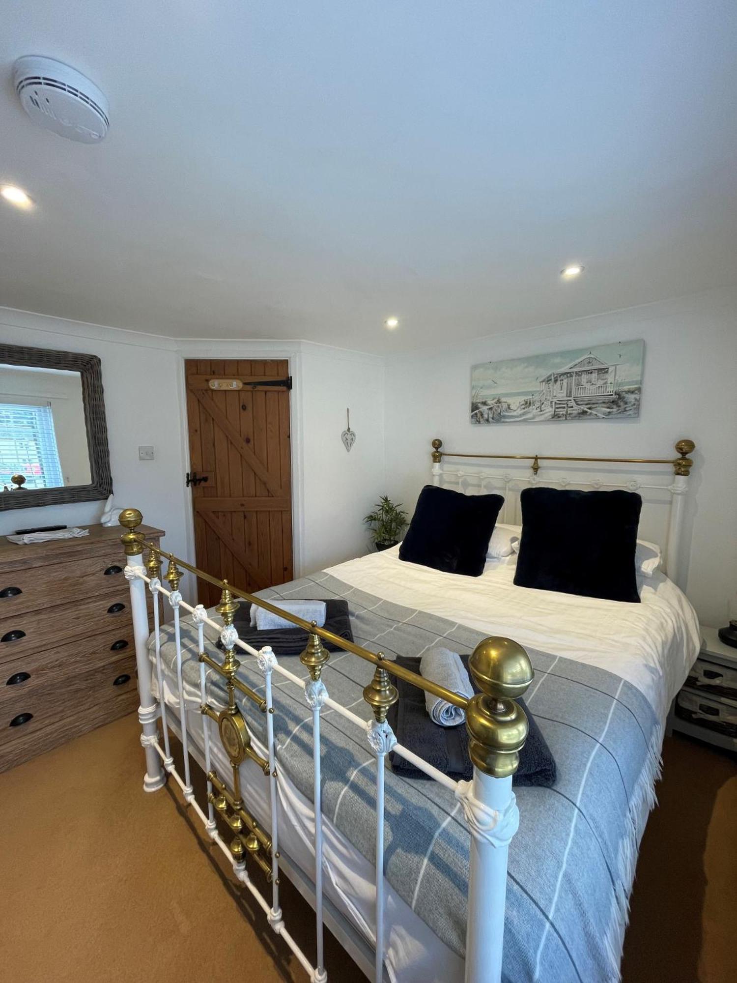 The Little Lighthouse - 2 Minutes From The Beach Pentewan Экстерьер фото